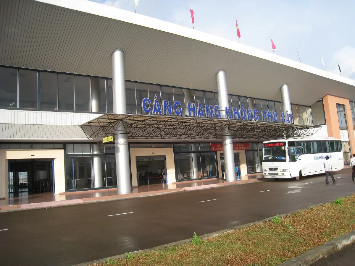 Das Terminal des Flughafens Phu Cat