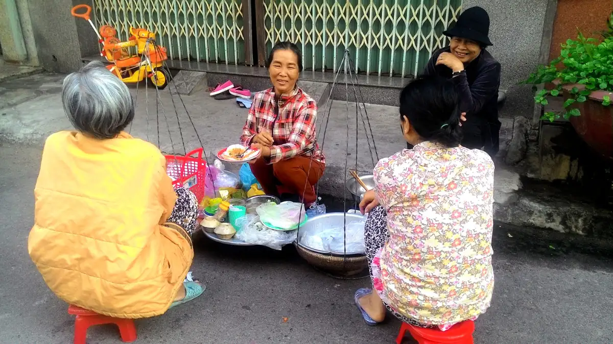 Un vendeur de cuisine de rue à Quy Nhon